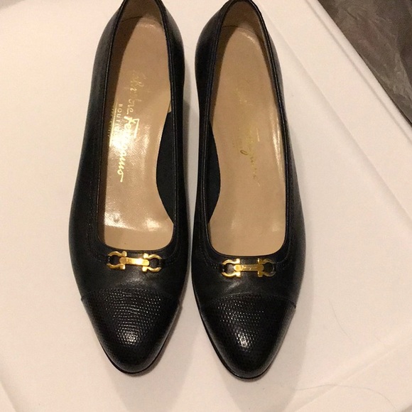 Salvatore Ferragamo Shoes - Women’s black Salvatore Ferragamo pumps Salvatore Ferragamo Shoes - Women’s black Salvatore Ferragamo pumps